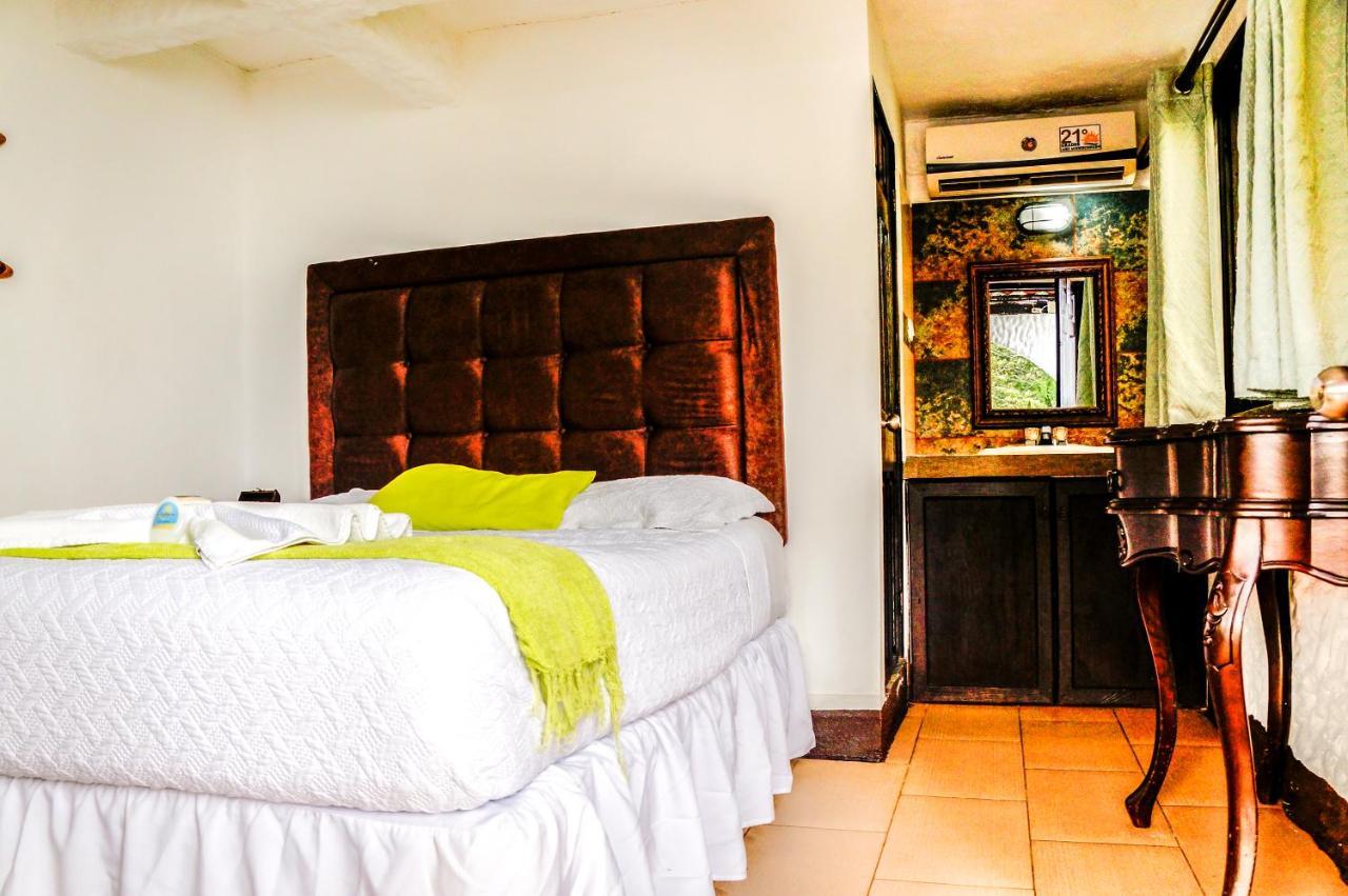 Hotel Mi Paraiso Rio Dulce Castillo de San Felipe Ngoại thất bức ảnh
